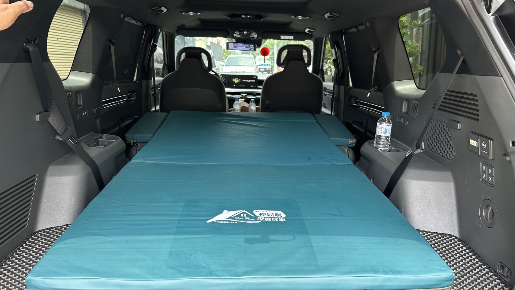 B 款  KIA EV9  2/3/3 座佈局 車型